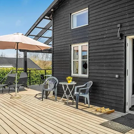 3 Bedroom Cozy In Hyllinge Ferienhaus