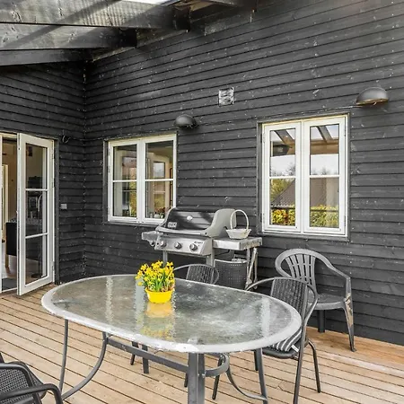 Holiday home 3 Bedroom Pet Friendly In Hyllinge Kirke-Hyllinge