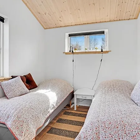 3 Bedroom Cozy In Hyllinge Feriehus