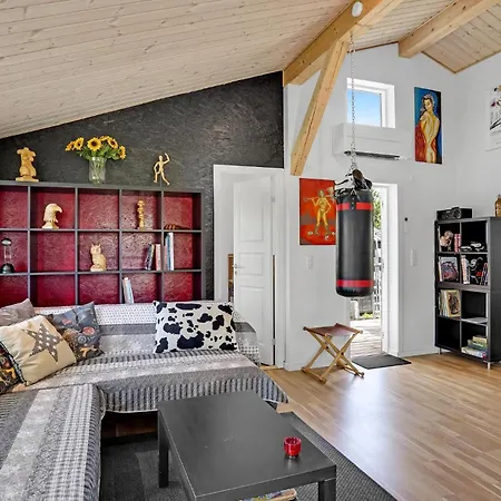 3 Bedroom Cozy In Hyllinge