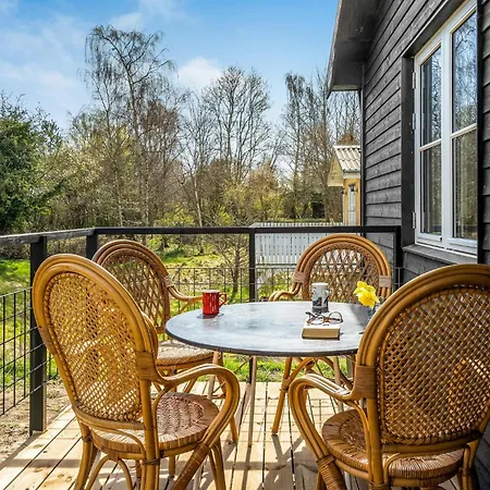 3 Bedroom Pet Friendly In Hyllinge Holiday home Kirke-Hyllinge